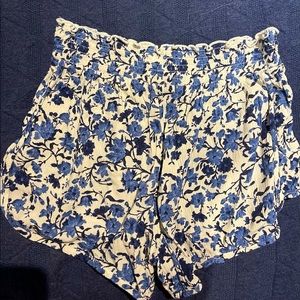 Blue floral print flowy shorts size small